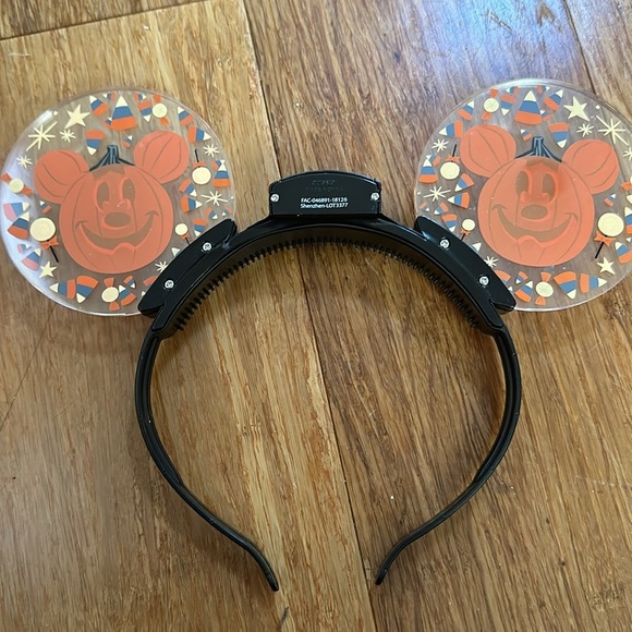 Disney ears light up Mickey pumpkin - Picture 2 of 3